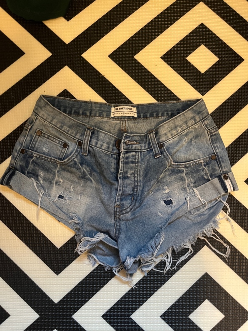 One Teaspoon Bandits Light Blue Distressed Denim Cutoffs sz 27